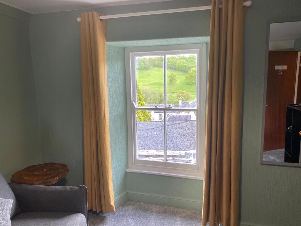 ホテル Kings Arms Llandysul エクステリア 写真